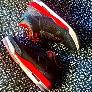 Jordan 3 “Crimson” size 9.5